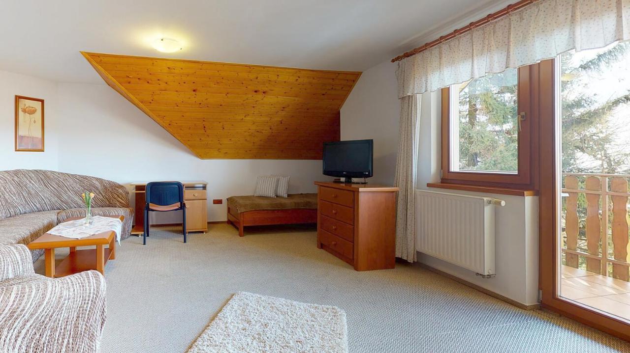 Penzion Patrik Mikulcin Vrch Vapenice Buitenkant foto